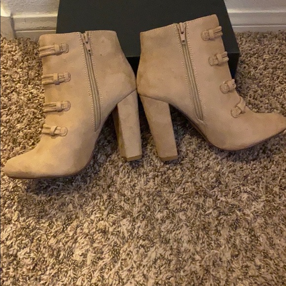 Francesca’s Yolanda Beige Fur Puff Boots - Picture 4 of 10